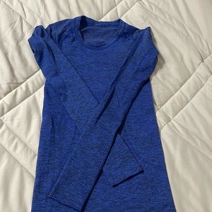 Lululemon Swiftly Tech Long Sleeve Crew
Blazer Blue / Black.